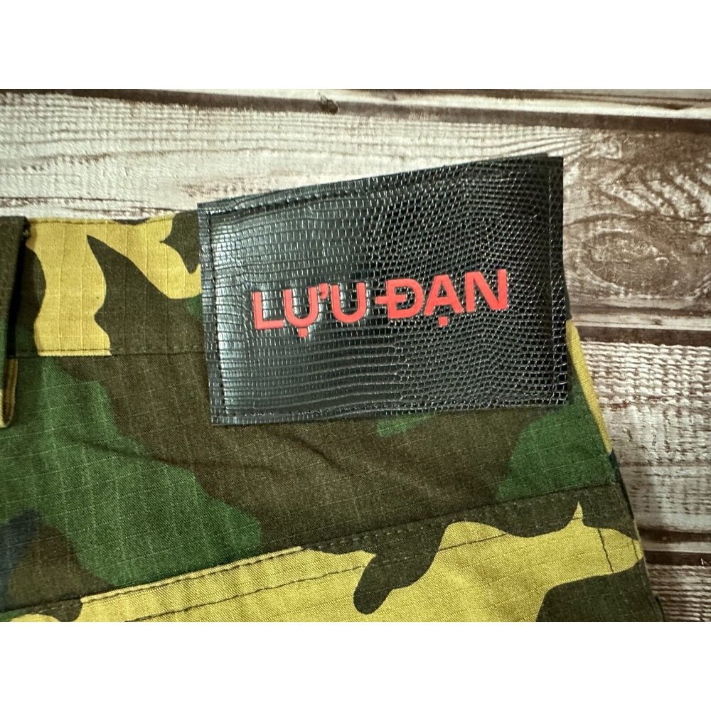 LU'U DAN Camoflage print cotton cordura Straight-Leg Jeans sz 52 green NWOT $335 - Picture 5 of 7